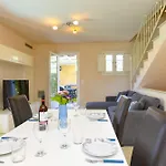 Вилла Iris Private Pool Манерба-дель-Гарда