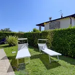 Вилла Iris Private Pool Манерба-дель-Гарда