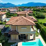 Вилла Iris Private Pool Манерба-дель-Гарда