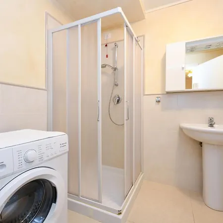 Iris فيلة مانربا ديل جاردا